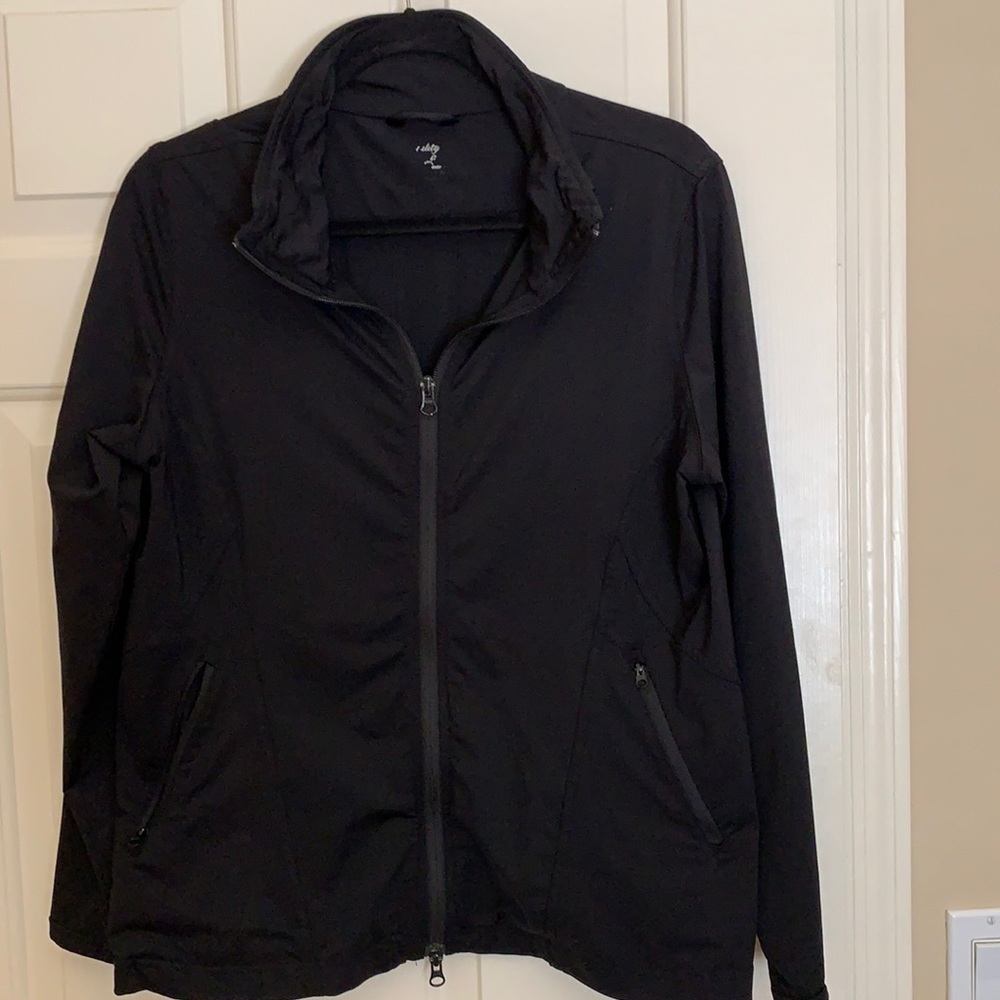 Medium-weight brilliant solid black jacket sz large